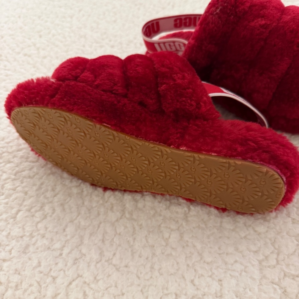 Ugg Fluffy Red Slippers Girls Youth Size 1 - Picture 2 of 4